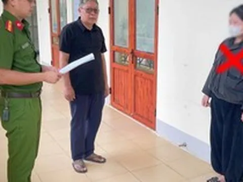 Thi hành lệnh bắt tạm giam nữ nhân viên giao hàng sinh năm 2001