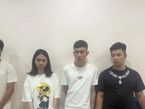 Khám xét khẩn cấp phòng trọ, tạm giữ Nguyễn Thị Cẩm Anh SN 2002