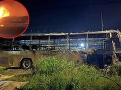 Xe khách bốc cháy khiến 7 người tử vong: Tài xế 41 tuổi buồn ngủ, tông vào hộ lan