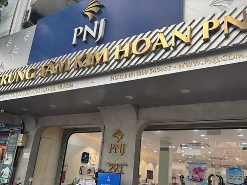 Hai quỹ ngoại rời ghế cổ đông lớn, doanh thu bán lẻ tháng 7 của PNJ tăng gần 20%