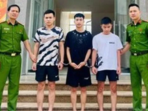 Kiểm tra nhà, công an tạm giữ hình sự Bạch Ngọc Bính và 2 thanh niên