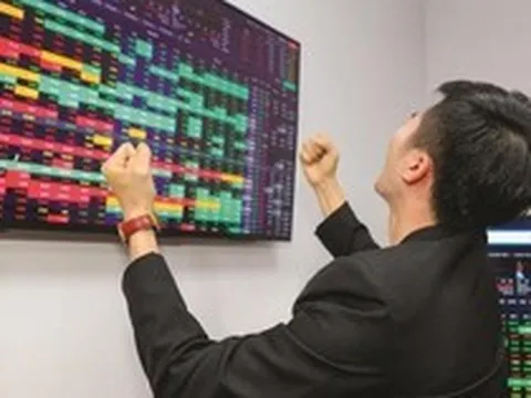 Một cổ phiếu chứng khoán "bốc đầu" tăng kịch trần sau khi báo lãi quý 2 đột biến