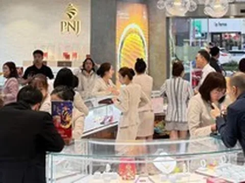 Muốn bán lại vàng PNJ, khách chỉ được giao dịch tại cửa hàng chỉ định và trong 2  giờ mỗi ngày