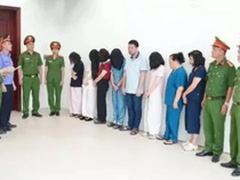 Bóc trần chiêu trò 'vẽ bệnh' tại phòng khám đa khoa y học Nghệ An, khởi tố 10 bị can