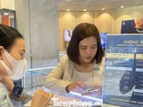 Khổ như đi bán kim cương: Người giàu cũng khóc!