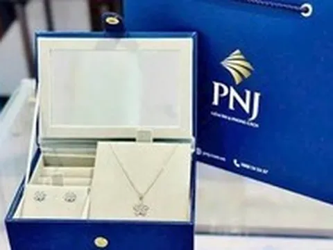 Cổ phiếu PNJ được “giải cứu” hơn 1.270 tỷ đồng nhưng vẫn nằm sàn, VN-Index đỏ lửa phiên cuối tuần