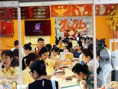 Cảnh tượng lạ tại tiệm vàng Mi Hồng ở TP.HCM sau nhiều phiên giá vàng giảm mạnh