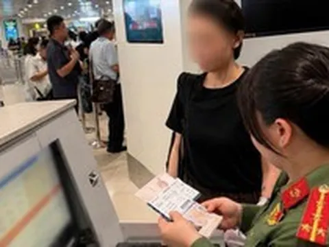 Nhiều ngày trước, một hành khách mang quốc tịch Trung Quốc bị chặn lại ở cửa khẩu sân bay Nội Bài