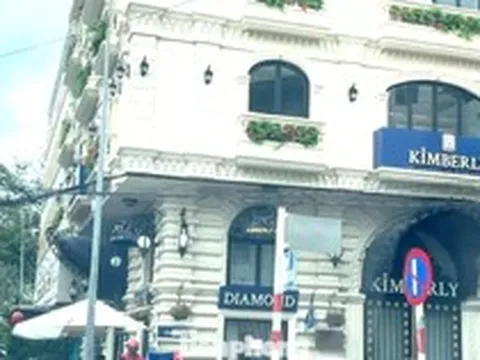 Tin mới việc cửa hàng kim cương nổi tiếng Cần Thơ 'cửa đóng then cài'