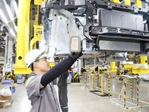 Nhà máy 7.000 tỷ đồng tại quê nhà tỷ phú Phạm Nhật Vượng tuyển đồng loạt 3.000 công nhân, mức lương tới 18 triệu đồng/tháng
