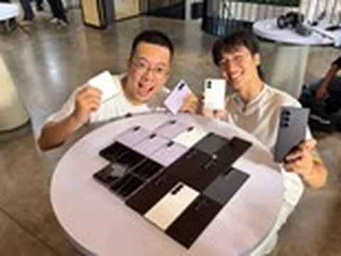Giới sáng tạo nội dung công nghệ nói gì về thế hệ Galaxy Z gập mới?