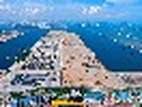 Phát hiện láng giềng Việt Nam thả liên tục gần 500 khối bê tông cao bằng toà nhà 10 tầng xuống đáy biển, công trình rộng bằng 3.300 sân bóng đá đã thành hình