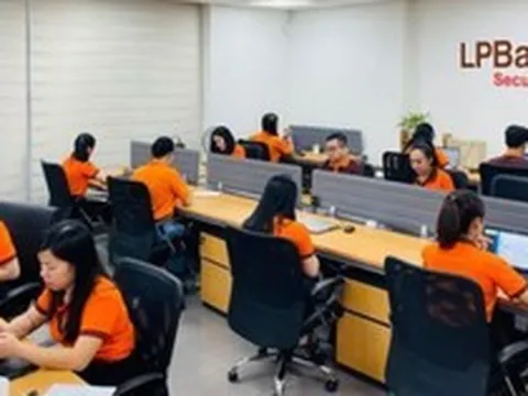 LPBS chốt giá tham chiếu ngày giao dịch đầu tiên trên HoSE