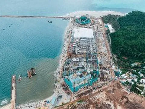 Công trình chưa từng có tại Việt Nam sắp về đích: Mái thép 12.000 tấn đã lắp đủ 13/13 nhịp, nhà biểu diễn 4.000 chỗ lớn hơn nơi trao giải Oscar dần lộ diện