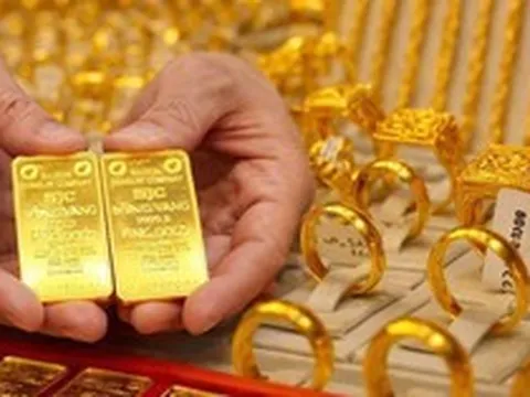 Giá vàng vừa trải qua tuần "tàu lượn": Có lúc mất 8 triệu đồng chỉ trong 2 ngày, người đu đỉnh lỗ 10 tháng lương cơ bản