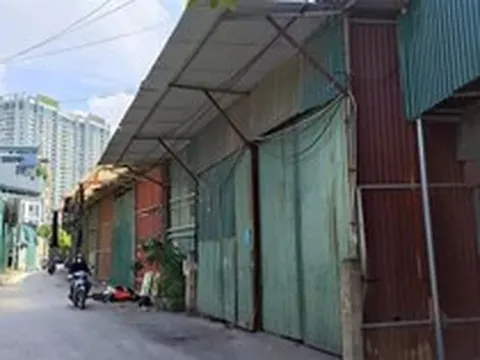 Dãy kho xưởng quanh hiện trường vụ cháy ở Hà Nội bị cắt điện, ngừng hoạt động