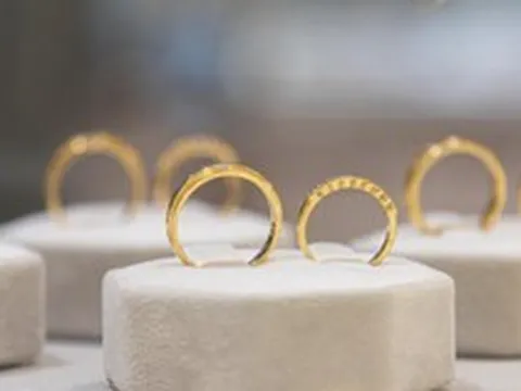 Giá vàng giảm, có nên bắt đáy lúc này?