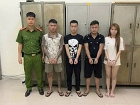 Bắt Đàm Lê Mai Linh SN 2002 và nhiều người đàn ông sau khi kiểm tra phòng trọ