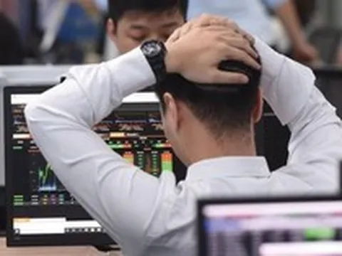 Môi giới chứng khoán "đói"