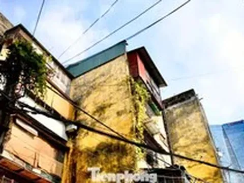 Bên trong khu tập thể Ngọc Khánh xuống cấp, chờ dự án cải tạo
