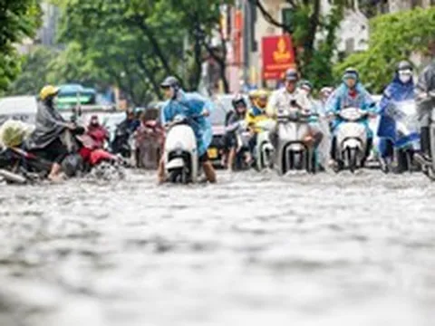 Hà Nội lý giải nguyên nhân ngõ 42 Giang Văn Minh ngập tới 40cm, nước rút chậm