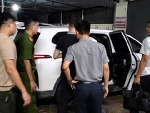 Công an khống chế, bắt Phạm Ngọc Anh SN 1987 ngay tại sân bay