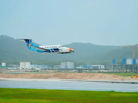 Chuyến bay đầu tiên cất cánh trên đường băng hoàn thành với tiến độ "chưa từng có"