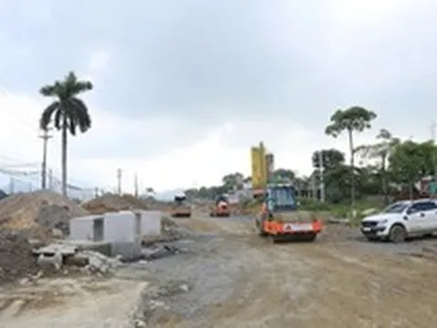Chủ tịch UBND TP Hà Nội yêu cầu tăng tốc các dự án giao thông trọng điểm phía Tây Thủ đô