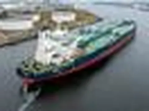 Ông Trump nói gì mà giá dầu tăng vọt 7%