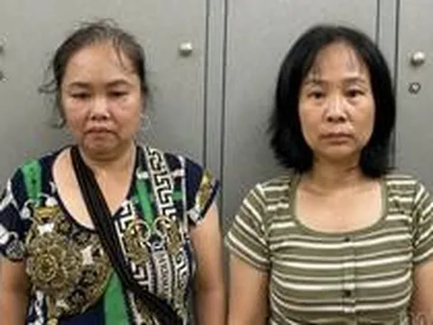 Công an đồng loạt tiếp cận một căn nhà, bắt giữ Lý Thị Phương SN 1970 cùng 10 người khác
