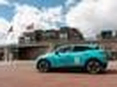 Hãng taxi điện của tỷ phú Phạm Nhật Vượng chính thức đổ bộ quốc gia thứ 7, vươn tầm 2 châu lục!