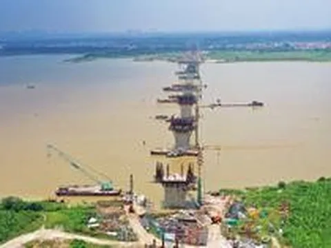 Toàn cảnh 9 trụ cầu Hồng Hà vươn lên giữa sông Hồng