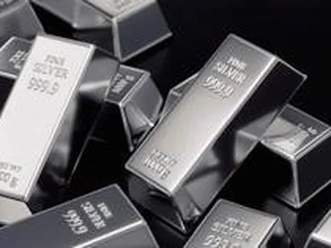 Một thế lực bất ngờ "gom" gần 90 tấn bạc trong một ngày