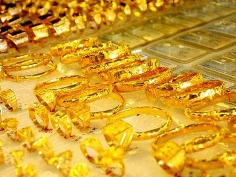 Giá vàng hôm nay (4/8): Tụt dốc về mức thấp