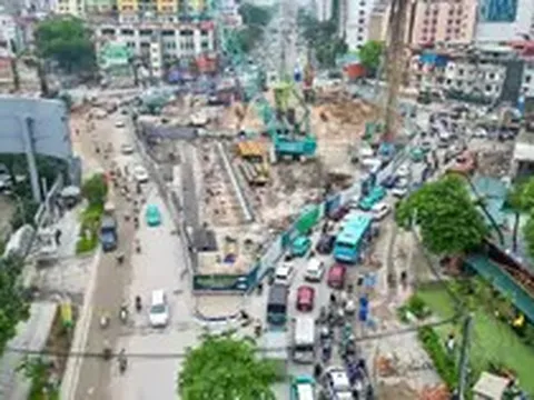 Hà Nội 'thúc' tiến độ thi công cầu vượt Nguyễn Chí Thanh trên Vành đai 1