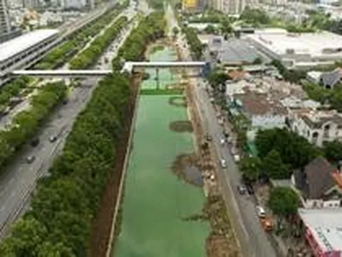 Hình ảnh mới nhất của rạch Đá Đỏ cạnh Metro số 1 sau gần một năm thi công: Diện mạo khác hẳn trước đây