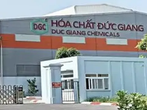 Sắc đỏ bao trùm, cổ phiếu Hoá chất Đức Giang vẫn tăng kịch trần