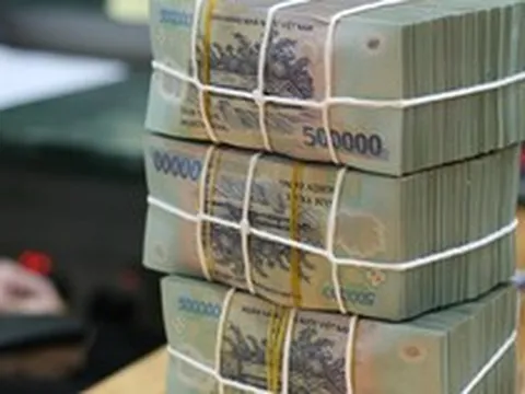 Cuộc đua ngầm lãi suất tiết kiệm: Có ngân hàng lớn niêm yết 6% nhưng thực trả tới 9%/năm
