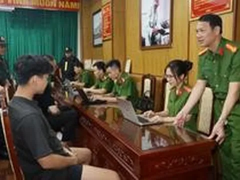 Ập vào căn nhà thuê 5 tầng, công an bắt nhóm lừa đảo hơn 327 tỷ đồng đang bị truy nã đỏ toàn cầu