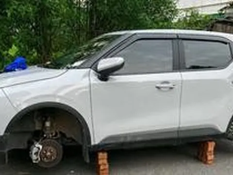 Công an Hà Nội xác minh ô tô đỗ ở khu đô thị bị trộm mất 2 bánh xe