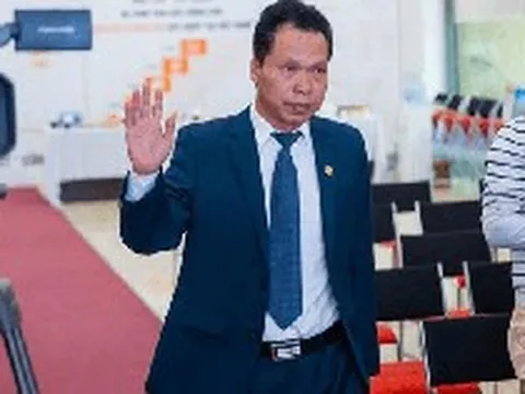 Một chủ tịch giữ lời, mua hết lượng cổ phiếu đã đăng ký