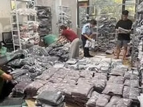 Kiểm tra chợ Ninh Hiệp, công an khởi tố chủ shop Nguyễn Thị Hương SN 1985