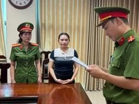 Khám xét nơi cất giấu tang vật của chủ hộ kinh doanh  Huỳnh Hạ Thi