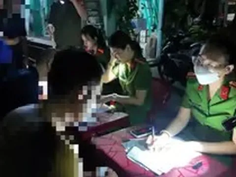 Hơn 120 cảnh sát bất ngờ xuất hiện tại chợ đầu mối lúc rạng sáng