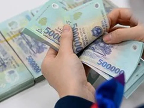 Một ngân hàng công bố giảm 0,5% lãi suất cho vay với mọi khác hàng, áp dụng từ hôm nay 11/8