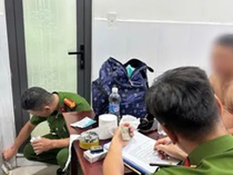 50 cán bộ, chiến sĩ công an xuyên đêm kiểm tra cơ sở kinh doanh karaoke, lưu trú