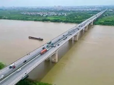Gã đàn ông phi tang xác người tình xuống cầu Thanh Trì sau bữa tiệc ma túy