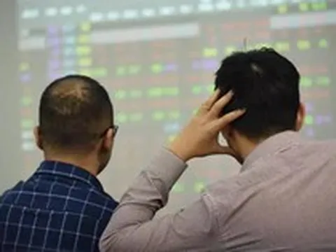 Lực bán 'dội' mạnh cuối phiên, VN-Index lại rời xa 1.800 điểm