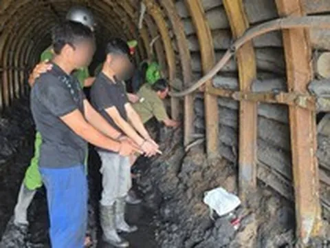 Công an kiểm tra một mỏ than: Bắt khẩn cấp 2 công nhân