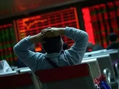 Cổ phiếu trụ bị bán mạnh, VN-Index 'rơi' 64 điểm sau 2 phiên